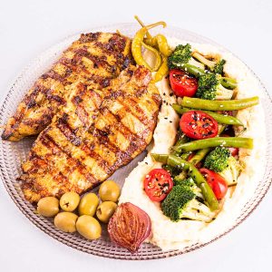 بشقاب مرغ گریل و سبزیجات